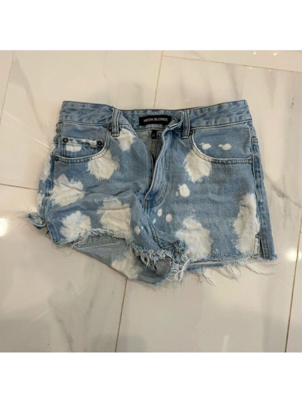 NEON BLONDE Women's High Rise Acid Wash Frayed Hem Denim Shorts Blue Size 27